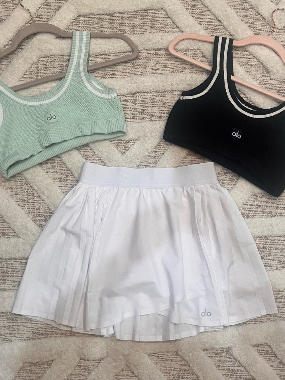 Alo Aces bright white tennis pleated skirt size Small perfect condition